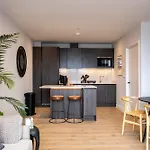 Modern 1-Bedroom Apartment In The Heart Of Hayle