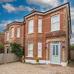 'Above & Beyond' Victorian Semi Parking Beach Garden