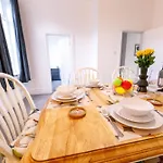 Huge 5Bed Nr Nissan&Crownworks Wifi & Parking