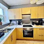 Best Deal Comfy Central & Chic 1 Bed Apartment In Plymouth