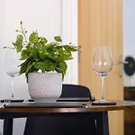 Flat 1L, Willow Brook, Private Parking, Wifi, Smart Tv