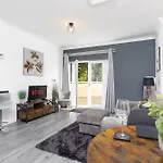 Flat 1L, Willow Brook, Private Parking, Wifi, Smart Tv