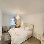 Gorgeous 2 Bed Apartment With Free Parking Near, Sefton Park, Palm House, Lark Lane, Liverpool And Everton Football Clubs