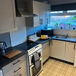 Fantastic Full 3 Bedroom Modern Apartment