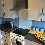 Fantastic Full 3 Bedroom Modern Apartment