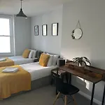 Flat 3 Stunning Two Bed Apartment In The Famous Brighton Lanes
