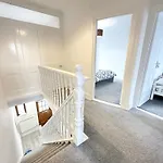 Portsmouth Pearl - Entire Property - Free Parking, Wi-Fi, Garden, Beach