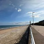 Marine View - Dog Friendly Apartment 500Ft From Beach