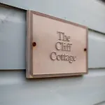 Cliff Cottage - Luxurious Seaview Retreat