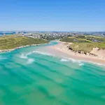 Pentire Point - Coastal Penthouse, Beaches, River & Restaurants All Within Short Walk