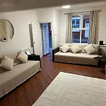 Two Bedroom House Free Parking