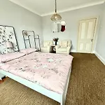 Winton House Home Stay