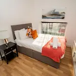 Cozy And Modern 2-Bed Apartment