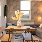 2 Bedroom, 2 Bathroom Garden Flat, By Primal Estates Short Lets In Brighton