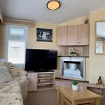 Meadow Lakes 64, Pet Friendly , Wifi & Bed Linen - Golden Palm Resort - Meadow Lakes Caravan & Lodge Hire