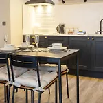 Le Mini Metro - Ground Floor Apartment