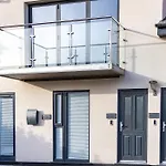 Le Mini Metro - Ground Floor Apartment
