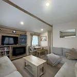 Sunnymede B7 - Fantasy Island, Hot Tub, Ramped Veranda, Wifi - Meadow Lakes Caravan & Lodge Hire