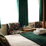 Waverley B & B
