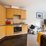 City Centre 2 Bedroom Ensuited Apartment Free Parking