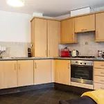 City Centre 2 Bedroom Ensuited Apartment Free Parking