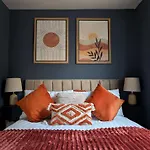 Seaside Escape - Free Parking! Pet Friendly!