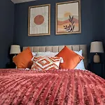 Seaside Escape - Free Parking! Pet Friendly!