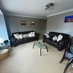 Majestic, Modern & Spacious Harbour-View Apartment With Parking