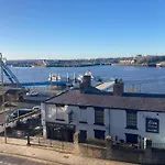 3 Bed Town Centre Apartment With 2 Parking Bays