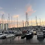 2 Bedroom Dreamy Apartment In Plymouth!