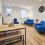 Host & Stay - The Coach House