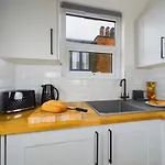 Westcliff Apartment With Free Parking