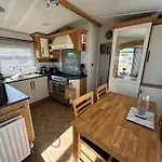 Millfield - G17, Bath, Central Heating, Bed Linen - Meadow Lakes Caravan & Lodge Hire