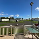 Millfield - G17, Bath, Central Heating, Bed Linen - Meadow Lakes Caravan & Lodge Hire