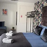 Crown Street Getaway