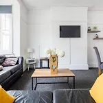 Bright & Spacious 2Br - City Centre Nr The Beach & High St By Everhome Ltd