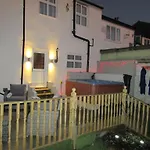 8 Guests Large Cottage Hotub