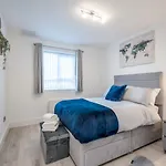 Central Comfort Apt 2 Bed And Balcony