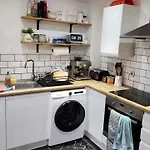 Modern Room In A Flat Near Haymarket