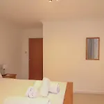 3 Hamstone Court