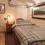 Barbican - Historic - Pets Ok - Parking - 5 Guests