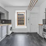 Super Spacious 4 Bed, Sleeps 6