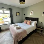 Bronte Cottage - Quirky, Central, 2Bed, Seaside