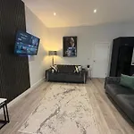 Stylish Apartment Free Parking