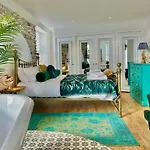 Seafront Cottage - Beach Access - Pet Friendly