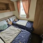 Heidi 2 Bed Robin Hood