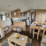 Heidi 2 Bed Robin Hood