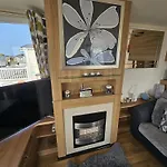 Angie 2 Bed Rhyl Robinhood
