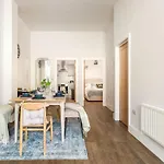 Vibrant 2-Bed Apartment Close To The Seafront