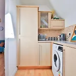 Stayright 2 Bed House With Private Parking - Close To Barry Beach And Jackson Bay